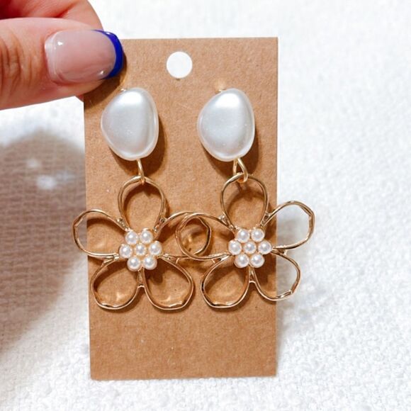 Flower pearl drop earrings M190 - Picture 2 of 5